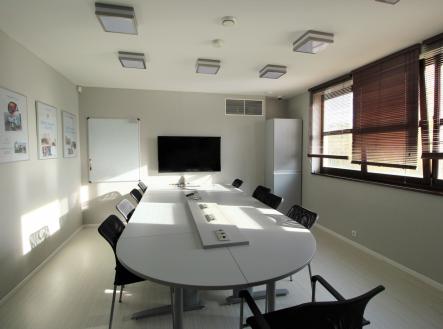 Pronájem - obchodní prostor, 165 m²