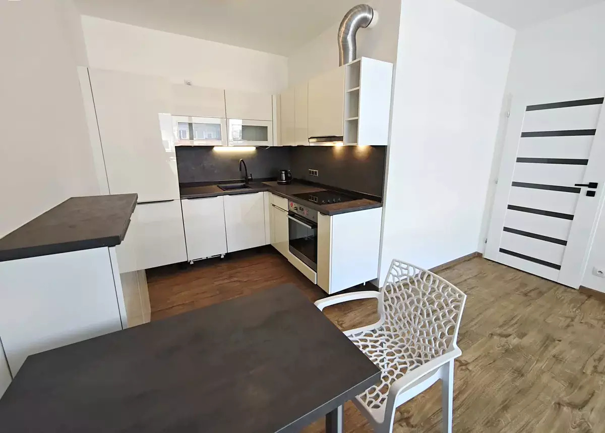 Pronájem bytu 2+kk/B,GS, 64 m2, P9-Vysočany, ul. Pod Harfou, 8.NP, cihla