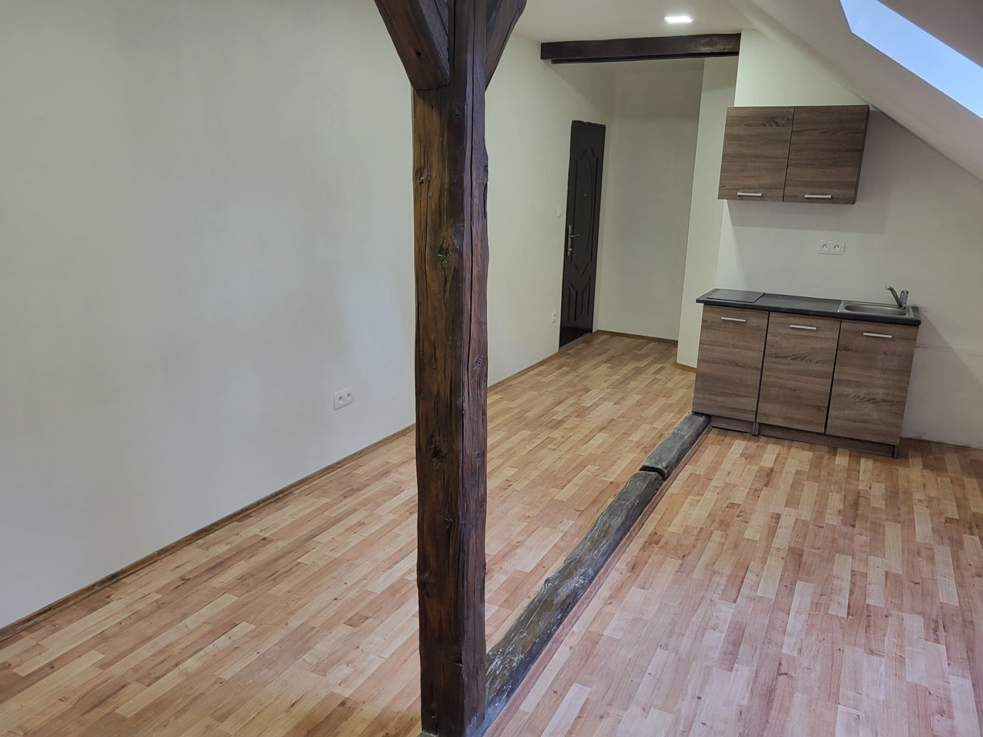Pronájem bytu 1+kk, 30 m2, Strančice, ul. Průmyslová, 3.NP, cihla