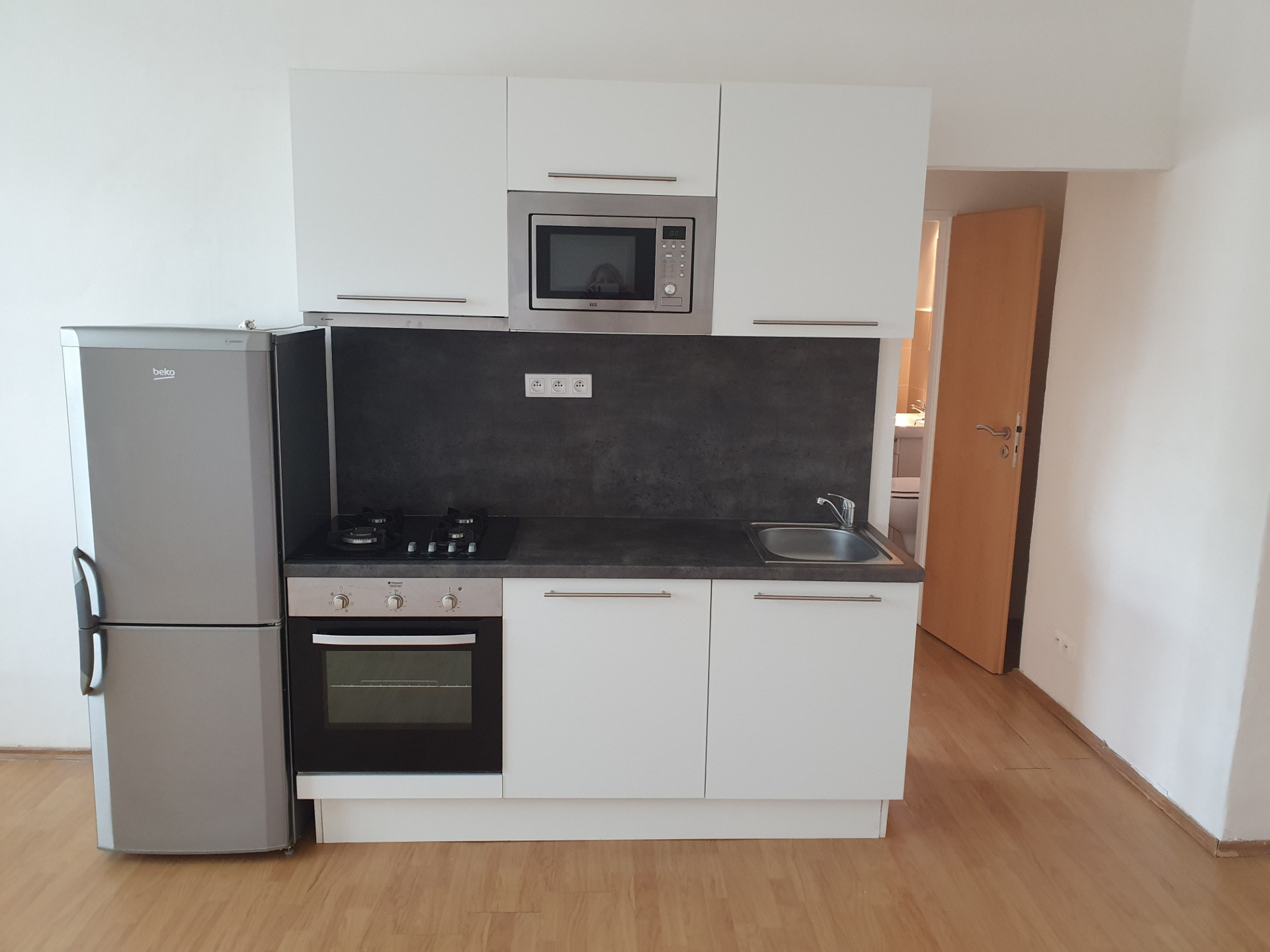 Pronájem bytu 2+kk, 58m2, P4-Michle, ul. Baarova, 1.NP, cihla