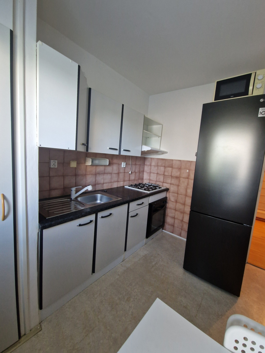 2+1 56m2 v ul.Chvatěrubská, Praha 8