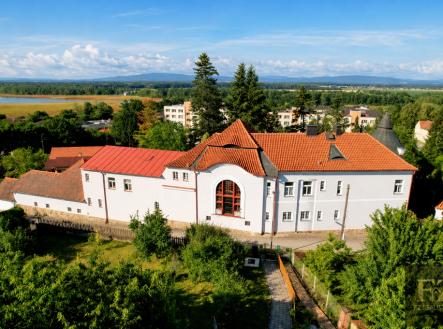 chatgpt-image-15.6.2026-14-03-15.png | Prodej - dům/vila, 800 m²