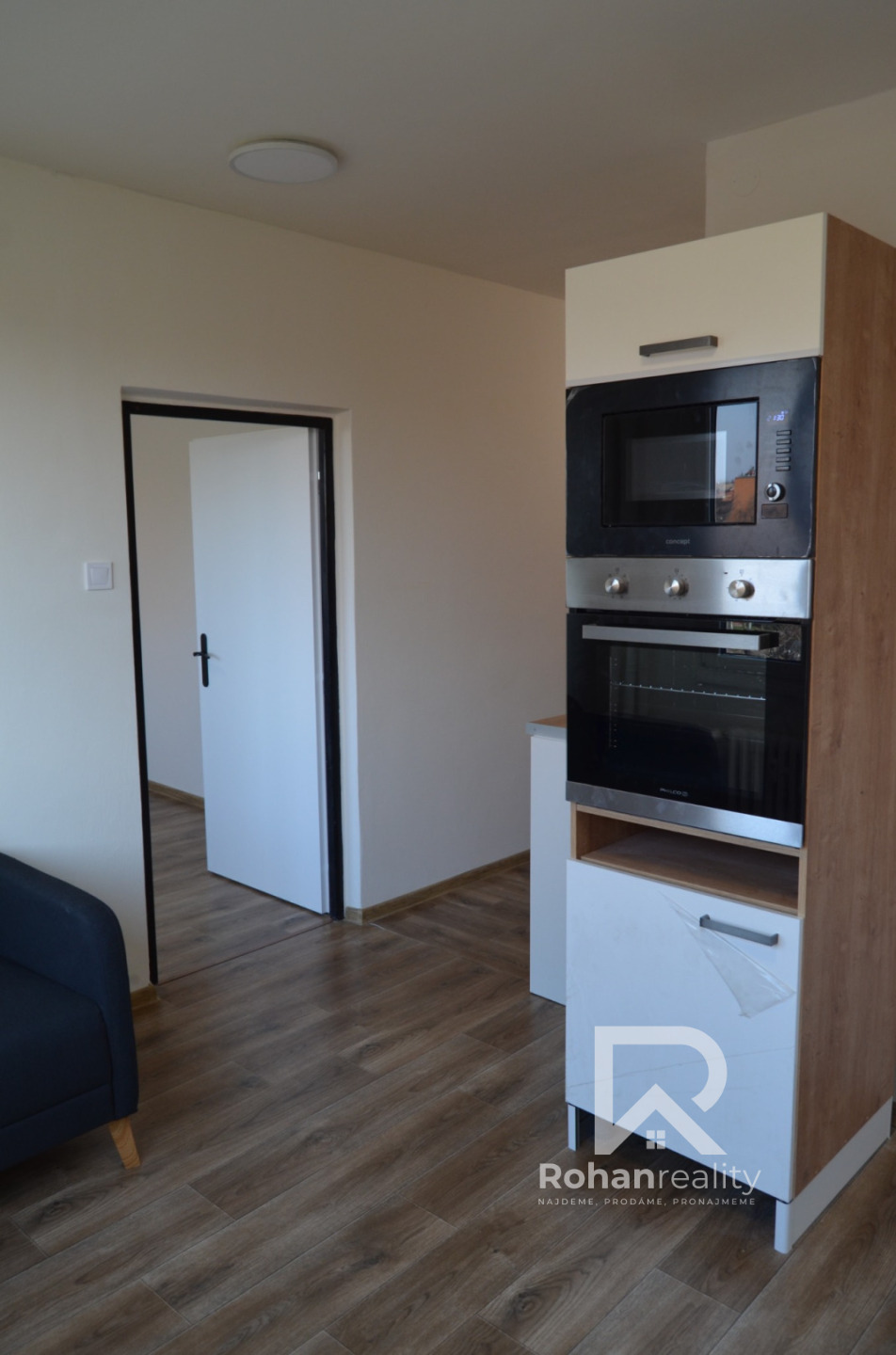 Pronájem nově zrekonstruovaného bytu 4+kk s balkonem – Praha 10, Malešice, ul. Počernická