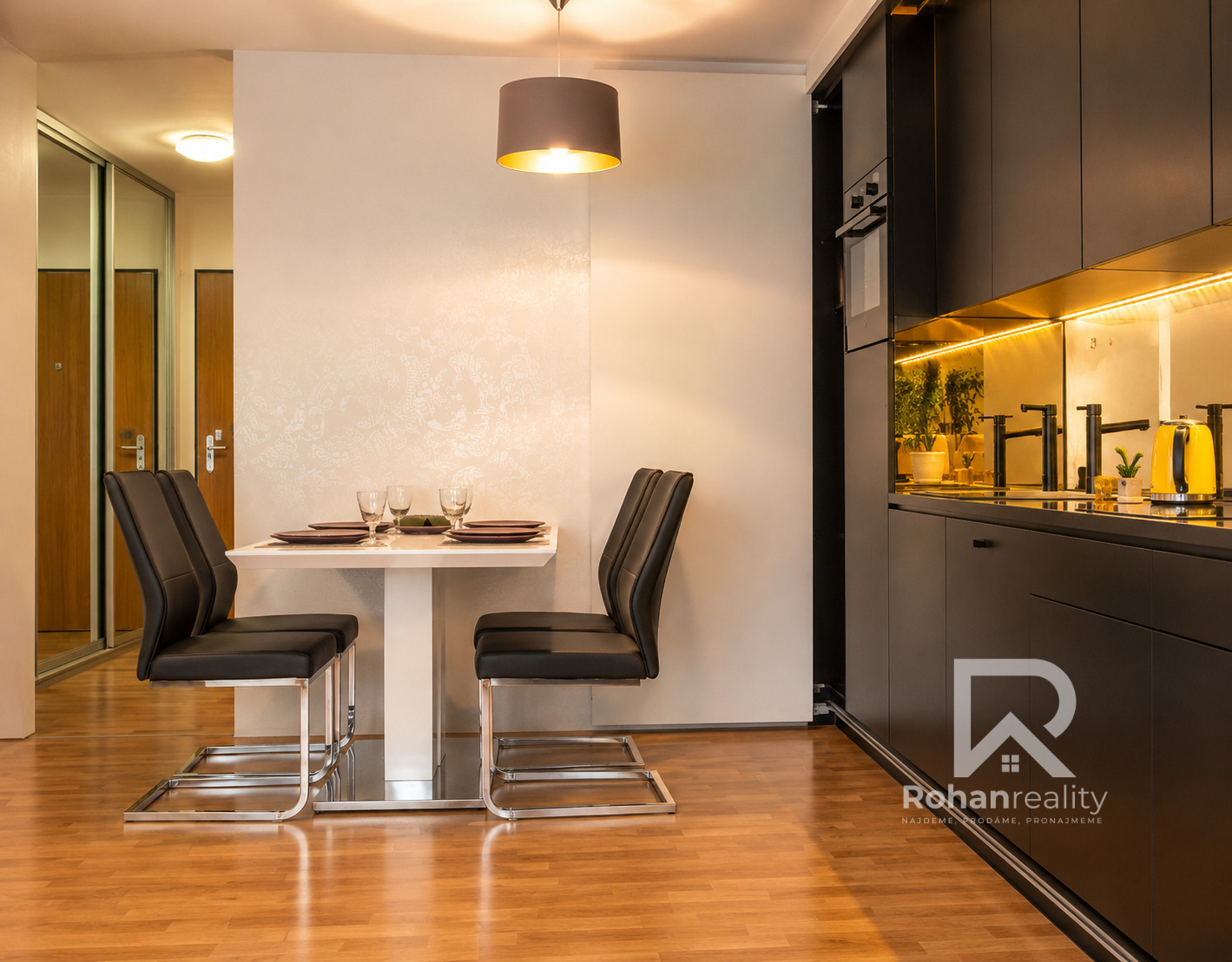 Stylový, plně vybavený byt v srdci Karlína – 1+kk -51m2