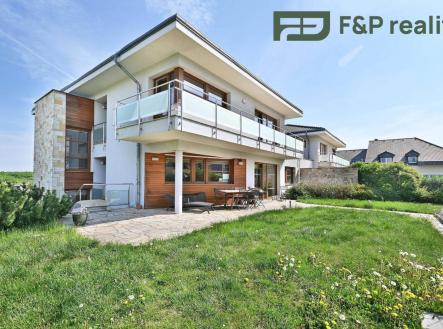 Pronájem - dům/vila, 412 m²