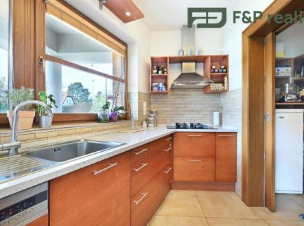 Pronájem - dům/vila, 412 m²