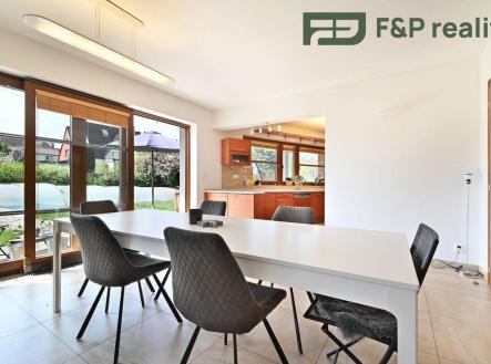 Pronájem - dům/vila, 412 m²