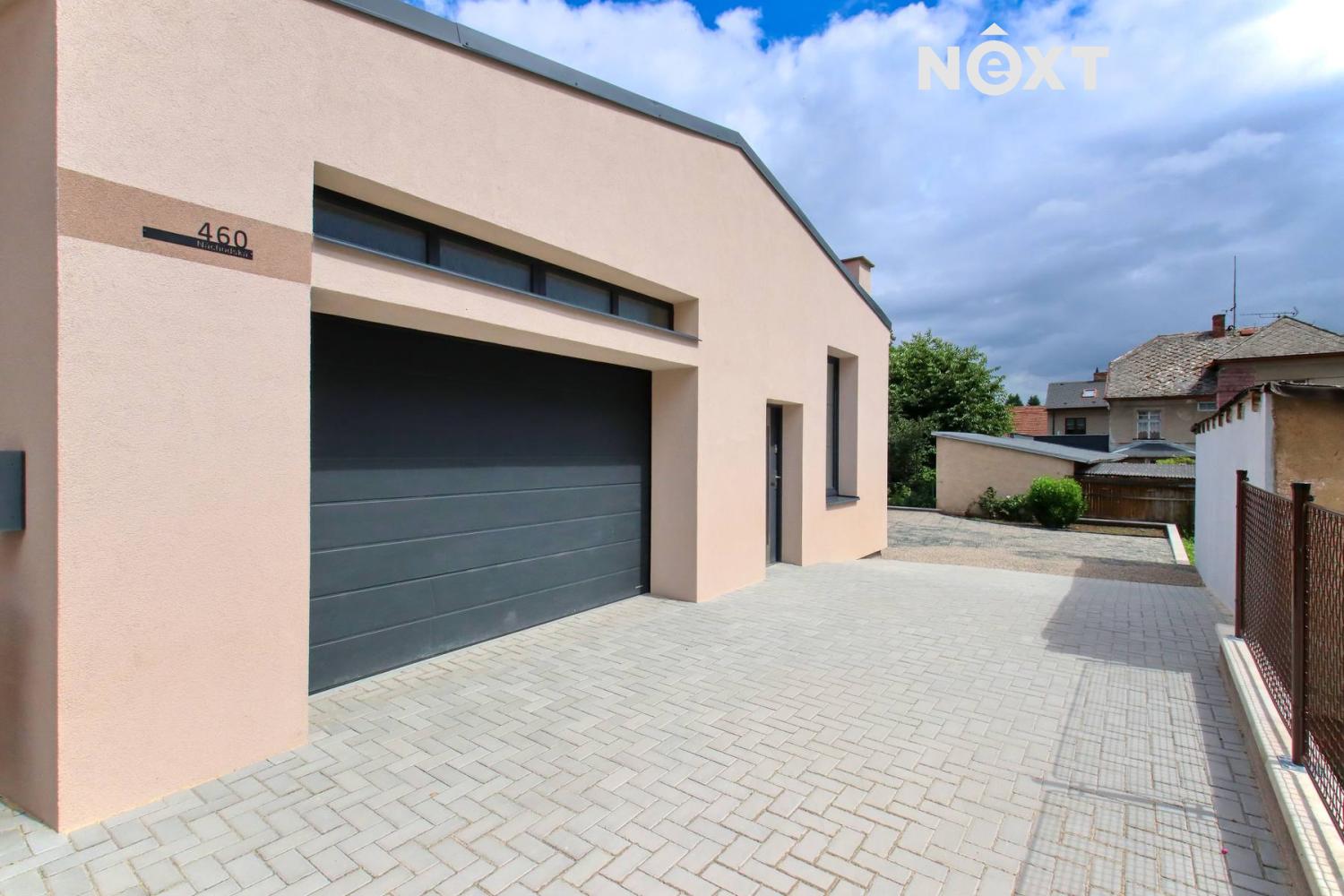 Pronájem komerční Obchodní prostory, 77㎡