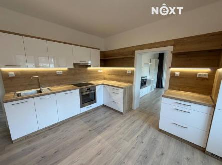 Pronájem - dům/vila, 180 m²