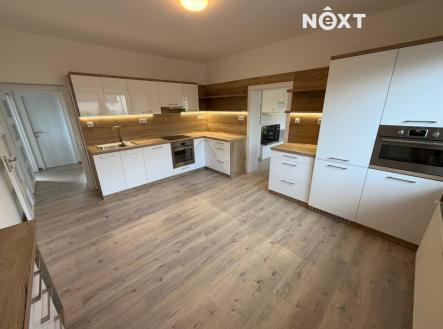Pronájem - dům/vila, 180 m²