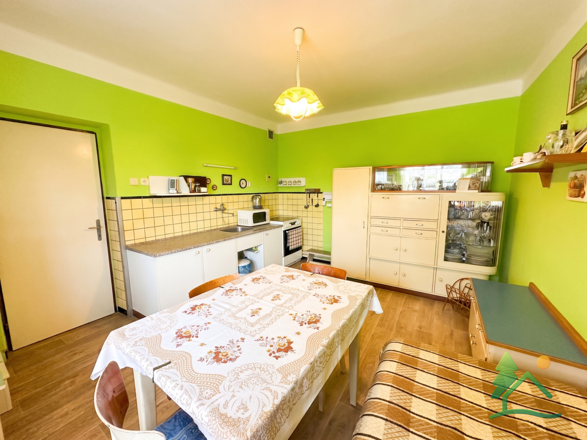Prodej chalupy na klidném venkově s pozemkem 2 077 m² a zázemím pro soběstačný život