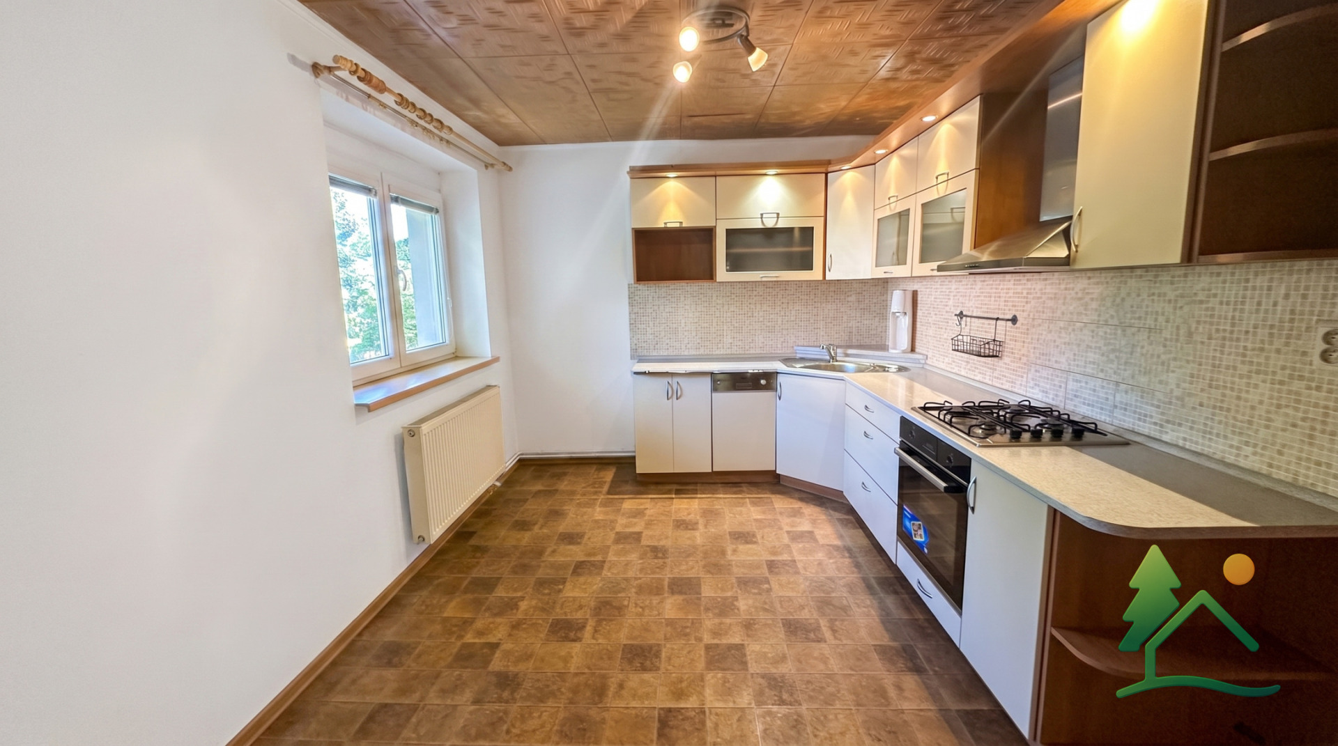 Pronájem bytu 2+1, 52 m² s balkonem a sklepem, ul. 9. května - Chvaletice