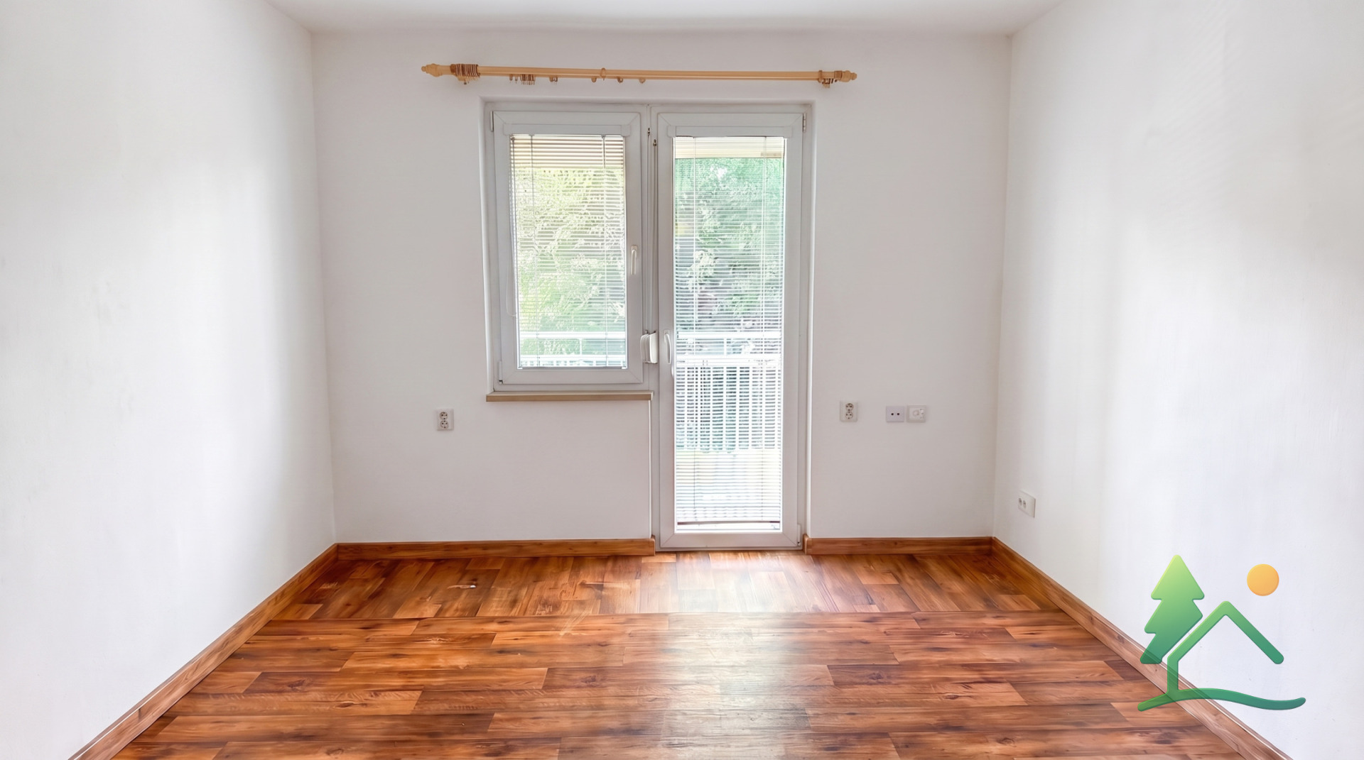 Pronájem bytu 2+1, 52 m² s balkonem a sklepem, ul. 9. května - Chvaletice