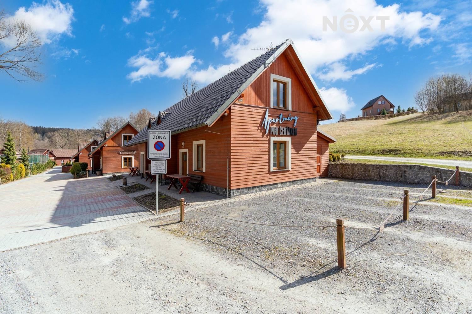 Prodej komerční Apartmány, 180㎡
