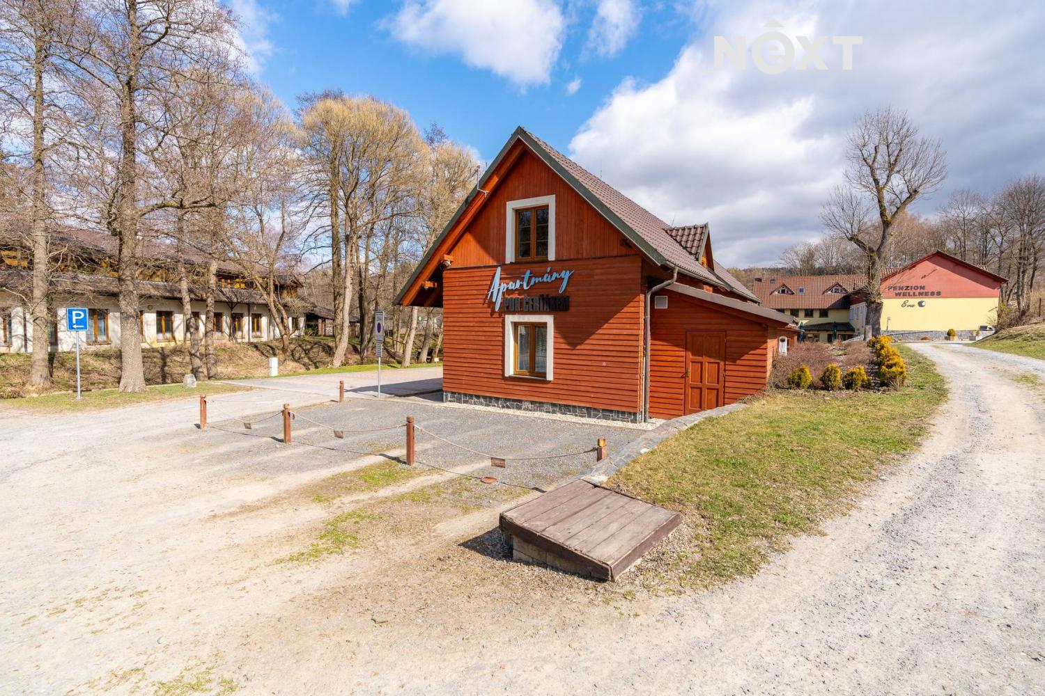 Prodej komerční Apartmány, 180㎡