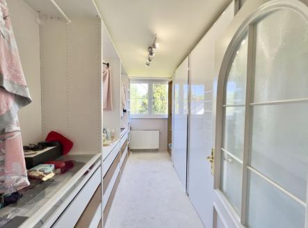 ADB5ECBF-B111-4F37-9F9D-AEC93032AAE9.jpeg | Prodej - dům/vila, 320 m²