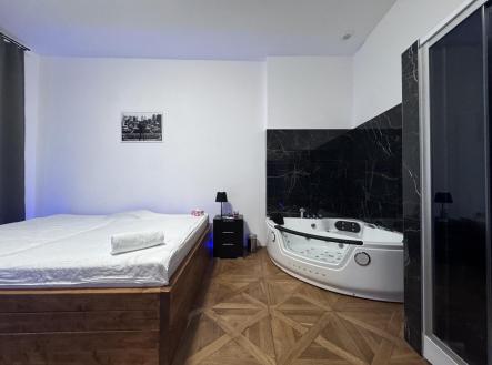 IMG_7339.jpeg | Pronájem - obchodní prostor, 98 m²