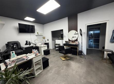 5d44914d-97a1-4a78-bee9-b7f5b884cfee | Pronájem - obchodní prostor, 167 m²