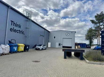d1e72493-6377-4ab4-98ae-e54a88c74b4c | Pronájem - skladovací prostor, 468 m²