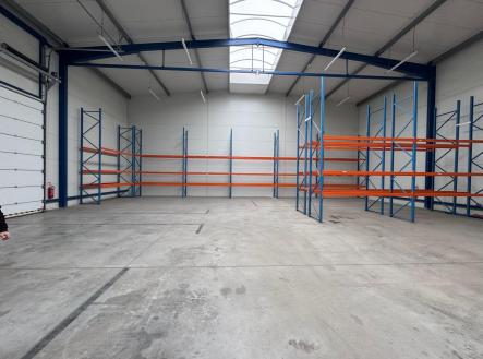 62a5d785-de45-469a-8b74-da5b87297b49 | Pronájem - skladovací prostor, 468 m²