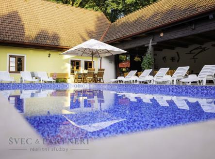 foto: 4 | Prodej - dům/vila, 2 041 m²