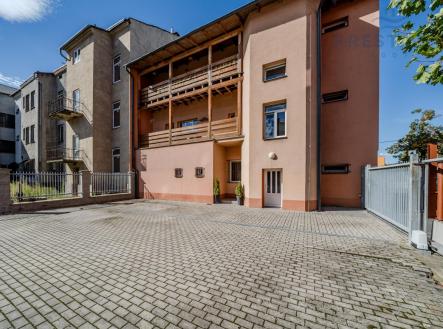 DSC09508.jpg | Prodej - nájemní dům, 288 m²