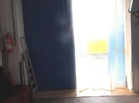 vrata zevnitř.jpg | Pronájem - skladovací prostor, 250 m²