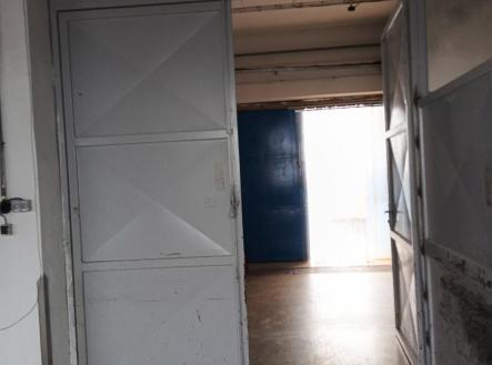 druhá vrata hala.jpg | Pronájem - skladovací prostor, 250 m²