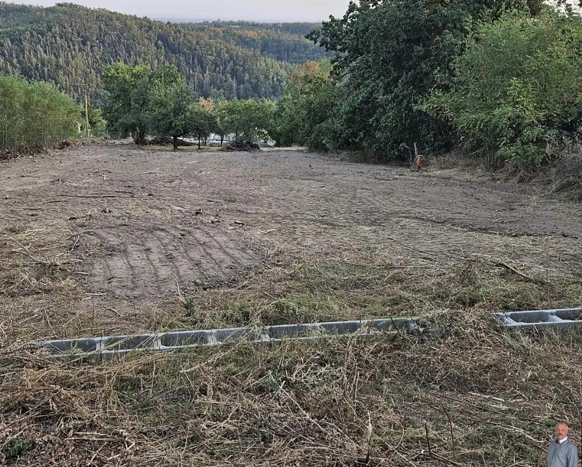 Nebovidy čistý pozemek.jpg