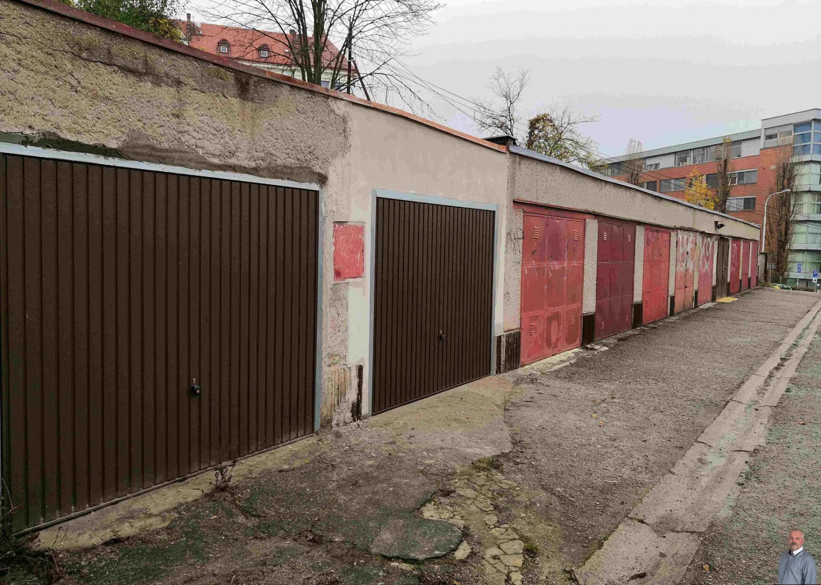 garážový dvůr.jpg