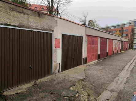garážový dvůr.jpg | Pronájem - malý objekt/garáž