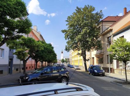 Pohled ulici.jpg | Pronájem bytu, 1+kk, 22 m²