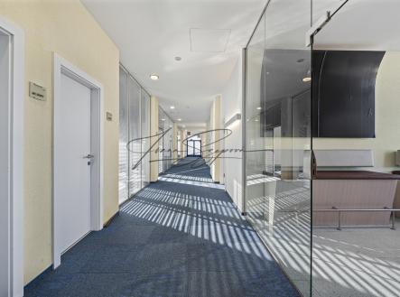 kopie-souboru-a7406811-copy.jpg | Pronájem - obchodní prostor, 2 300 m²