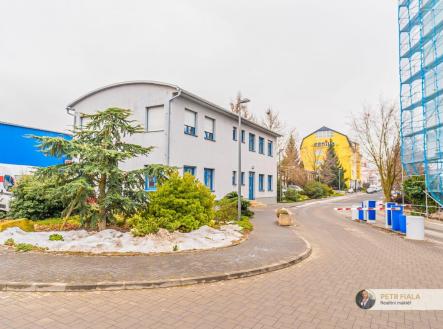 Pronájem - kanceláře, 240 m²