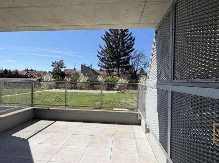 prostorná terasa bytu | Pronájem bytu, 1+kk, 45 m²