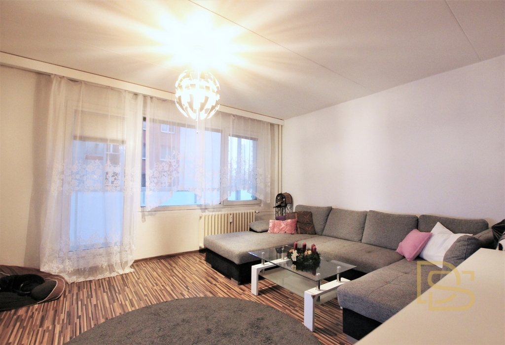 Obývací pokoj s balkonem