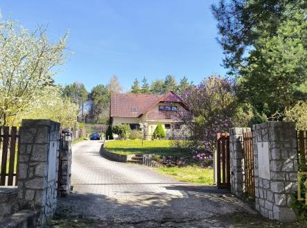 Vjezdová brána na ovládání | Prodej - dům/vila, 161 m²