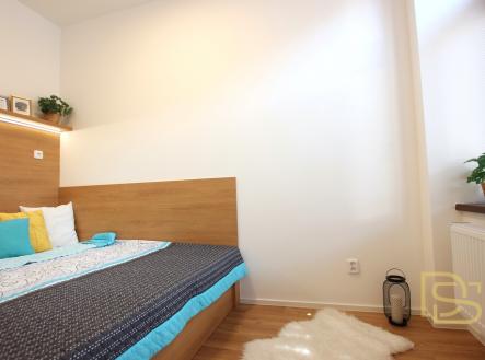 Ložnice s postelí na míru | Pronájem bytu, 2+kk, 41 m²