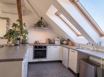 Prostorná kuchyně | Pronájem bytu, 1+kk, 88 m²