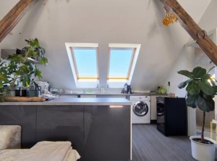 Prostorná kuchyně | Pronájem bytu, 1+kk, 88 m²