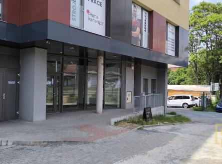 Pohled z ulice | Pronájem - obchodní prostor, 84 m²