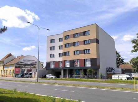 Pohled z ulice | Pronájem - obchodní prostor, 84 m²
