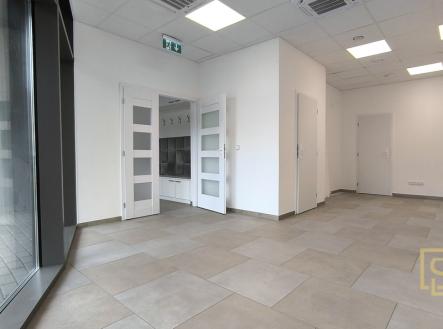 Obchodní prostor s výlohou | Pronájem - obchodní prostor, 84 m²