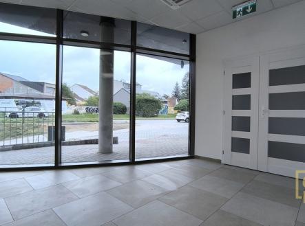 Obchodní prostor s výlohou | Pronájem - obchodní prostor, 84 m²