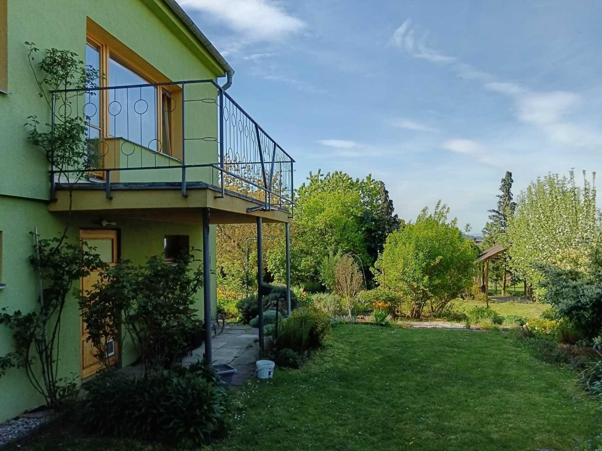 Rodinný dům 2x 4KK ,pozemek 884m2 ,Lhota pod Košířem