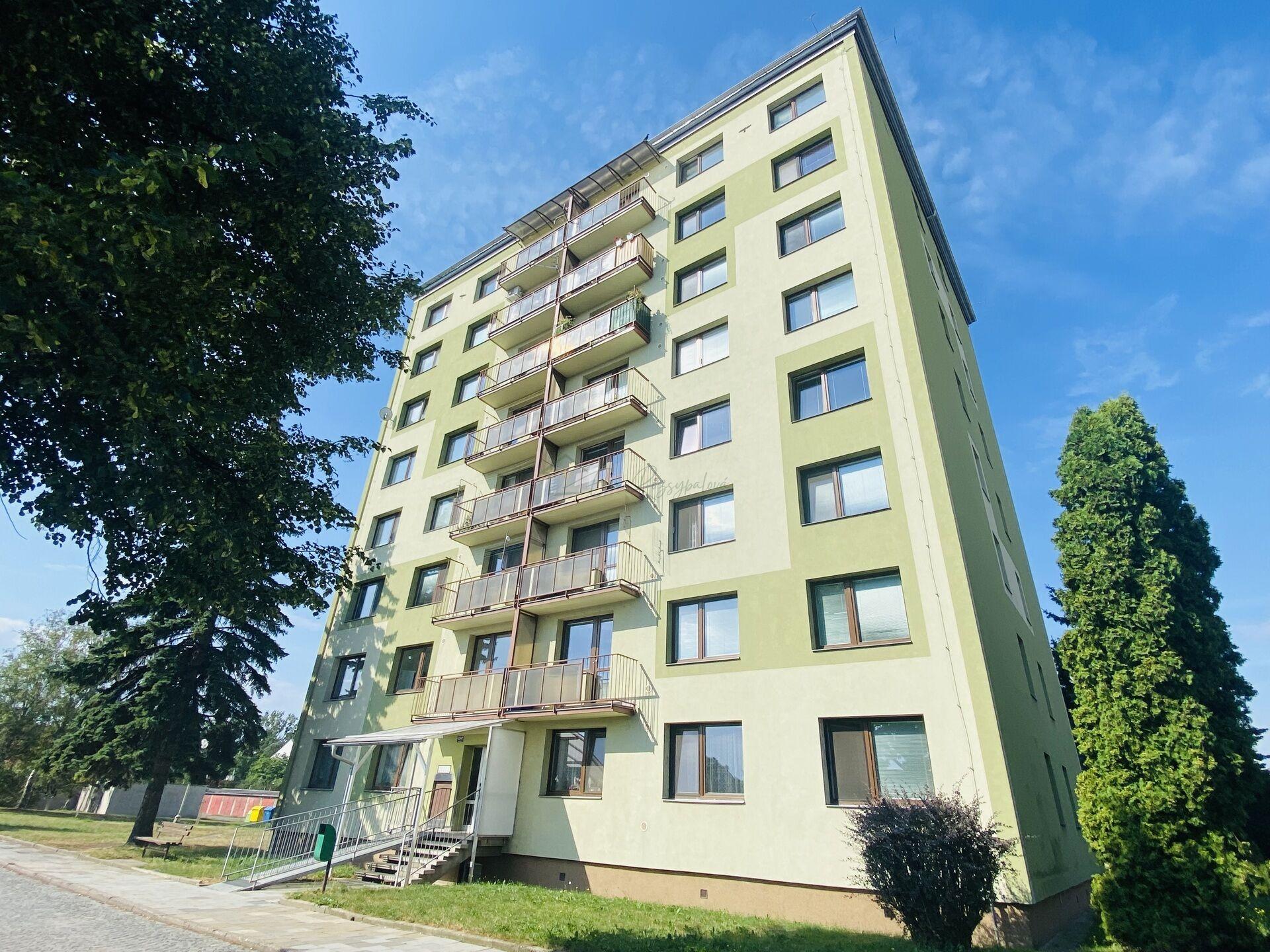 Pronájem bytu 3+1 s balkonem – po rekonstrukci.