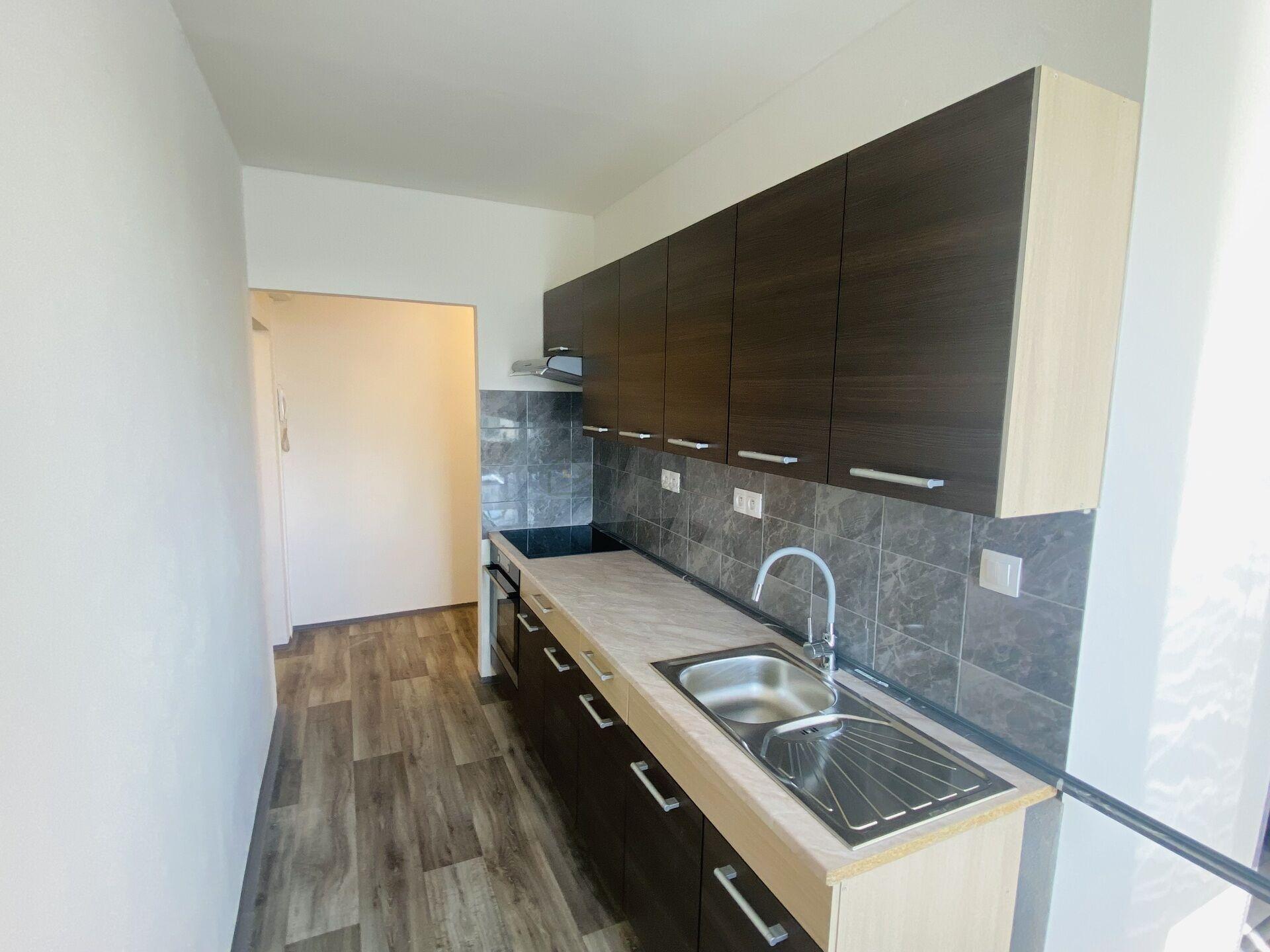 Pronájem bytu 3+1 s balkonem – po rekonstrukci.