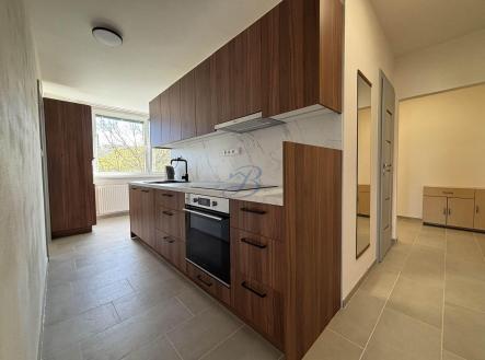 kuchyňská linka vč. spotřebičů | Pronájem bytu, 3+1, 63 m²