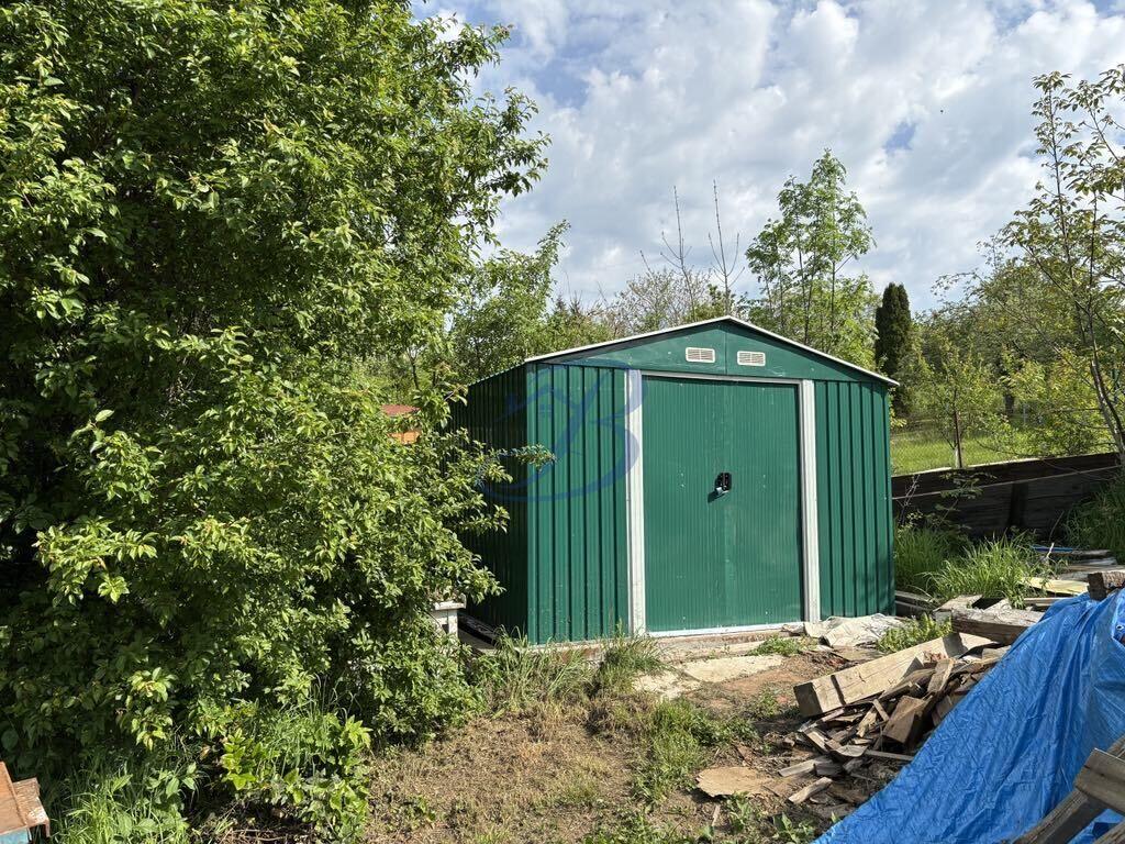 Prodej zahrady v Brodských Vinohradech – 880 m² se studnou a elektřinou