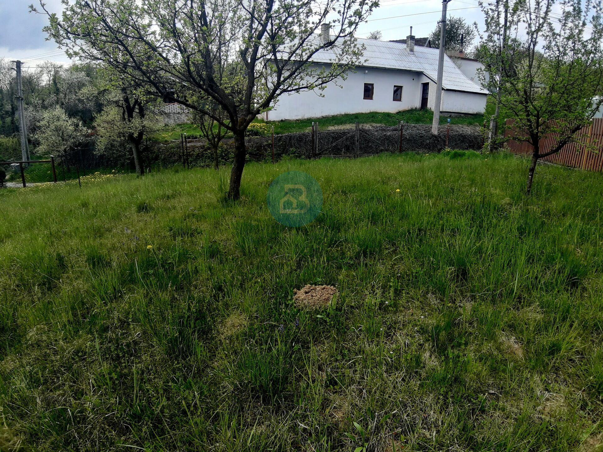 Prodej stavebního pozemku o velikosti  681m2 v obci Komňa